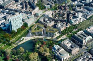 As seen in the model, the green roof areas help to blend Koe-Bogen into the surrounds of the Hofgarten recreation area. Source: “die developer“ Projektentwicklung GmbH Bird's-eye view of the Koe-Bogen